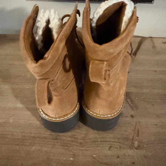 Time and Tru Brown Winter Boots - Picture 4 of 5